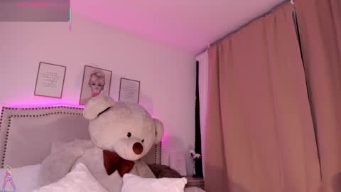 Mayajhons online show from December 2025 11:27:02 AM