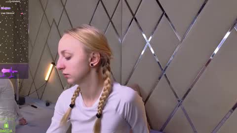 Snapshot of mayasnoww chatting on December 2025 05:24:02 AM Maya online show from December 2025 05:24:02 AM