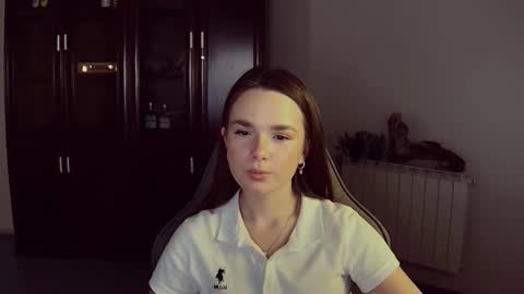 maybloom_ online show from November 2025 12:26:01 PM