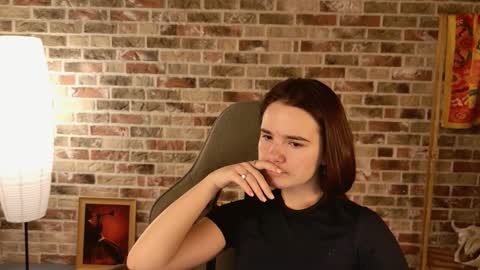 maybloom_ online show from December 2025 05:13:01 AM