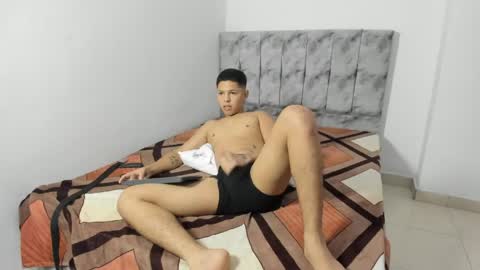 Mayky... online show from April 2026 11:38:01 PM