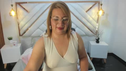 Mailyn online show from March 2025 09:03:01 PM