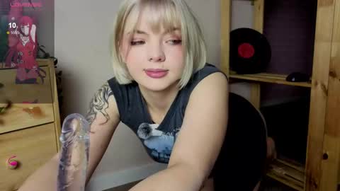 Snapshot of me1inmonro chatting on November 2025 05:43:01 AM me1inmonro online show from November 2025 05:43:01 AM