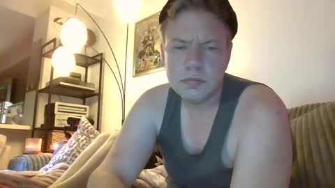 Snapshot of me2283 chatting on December 2024 04:12:01 AM me2283 online show from December 2024 04:12:01 AM