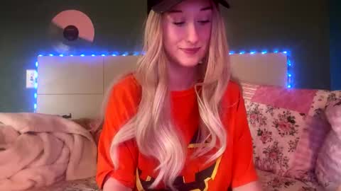 Snapshot of meadowmoon3 chatting on March 2026 12:06:01 AM meadowmoon3 online show from March 2026 12:06:01 AM