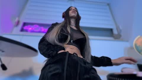   online show from November 2025 08:16:01 PM