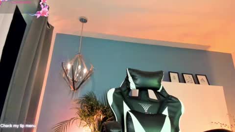    online show from October 2025 03:01:02 AM