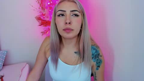 Snapshot of megan_sexrose chatting on January 2025 03:18:02 AM Megan rose online show from January 2025 03:18:02 AM