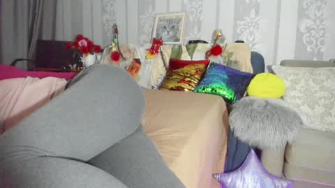 Snapshot of meganfox3325 chatting on February 2025 06:51:01 PM Nicki--------- Welcome to my Room online show from February 2025 06:51:01 PM