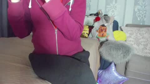 Snapshot of meganfox3325 chatting on February 2025 06:55:02 PM Nicki--------- Welcome to my Room online show from February 2025 06:55:02 PM