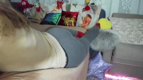 Snapshot of meganfox3325 chatting on February 2025 06:20:01 PM Nicki--------- Welcome to my Room online show from February 2025 06:20:01 PM