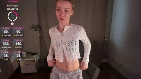 Snapshot of meganhenns chatting on June 2026 10:28:02 AM Elly online show from June 2026 10:28:02 AM