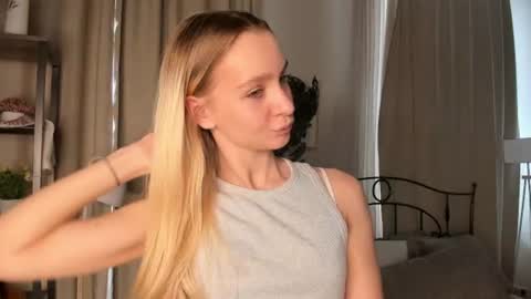 Snapshot of meganhenns chatting on July 2026 12:14:02 PM Elly online show from July 2026 12:14:02 PM