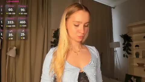 Snapshot of meganhenns chatting on July 2026 12:45:02 PM Elly online show from July 2026 12:45:02 PM