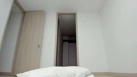 meganmir1 online show from September 2025 04:00:01 AM