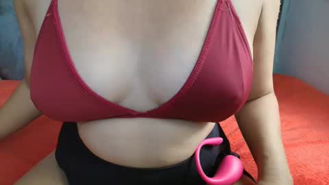 Snapshot of megannmilf chatting on September 2025 12:32:02 PM megannmilf online show from September 2025 12:32:02 PM