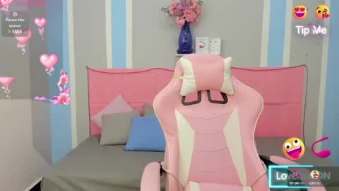 Snapshot of meganqueen2 chatting on February 2025 02:01:01 PM Megan Queen online show from February 2025 02:01:01 PM