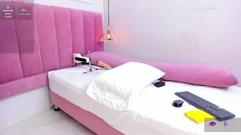 Snapshot of megansaenz_1 chatting on October 2025 09:27:01 PM Megan online show from October 2025 09:27:01 PM