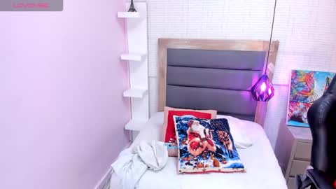 M E G A N  online show from December 2025 03:23:02 AM