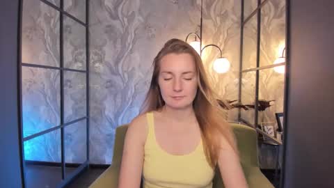 Meggy online show from September 2025 01:27:01 PM