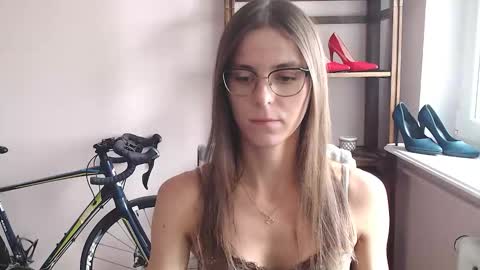 Megi online show from April 2026 01:20:01 PM