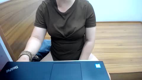Snapshot of meimei_888 chatting on June 2026 02:47:02 AM meimei_888 online show from June 2026 02:47:02 AM