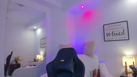 melan_owen online show from June 2026 11:04:01 AM