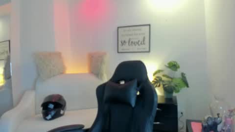 melan_owen online show from July 2026 10:33:01 AM