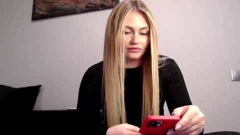 Snapshot of melani_a chatting on December 2024 04:34:01 PM Melania online show from December 2024 04:34:01 PM