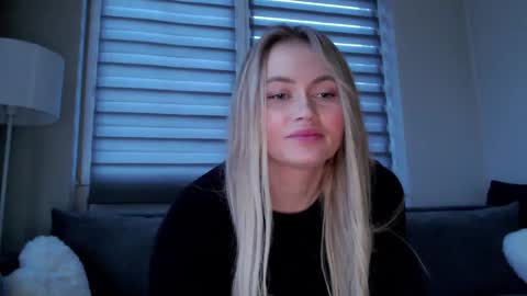 Snapshot of melani_a chatting on December 2024 01:07:02 PM Melania online show from December 2024 01:07:02 PM