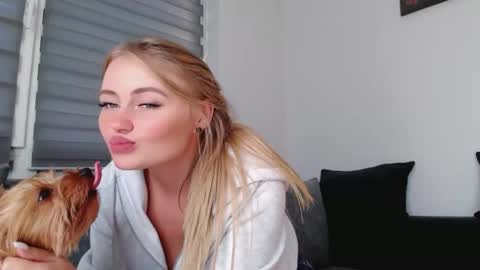 Snapshot of melani_a chatting on September 2025 11:33:01 AM Melania online show from September 2025 11:33:01 AM
