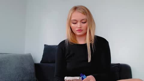 Snapshot of melani_a chatting on October 2025 12:38:02 PM Melania online show from October 2025 12:38:02 PM