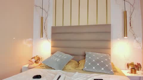 Melanie Roux online show from January 2026 02:55:02 PM