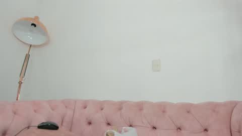 Snapshot of melaniie_hill chatting on May 2026 12:15:01 PM melaniie_hill online show from May 2026 12:15:01 PM
