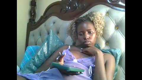 Snapshot of melaninblue chatting on June 2026 04:07:01 PM melaninblue online show from June 2026 04:07:01 PM