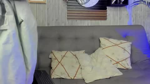 Snapshot of melany_27 chatting on November 2025 01:43:02 PM Melany online show from November 2025 01:43:02 PM