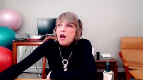 Snapshot of melhoho chatting on November 2025 10:05:01 AM Snow Hobot online show from November 2025 10:05:01 AM