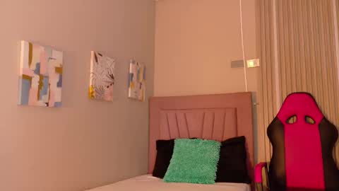 meli_peach online show from November 2025 12:16:02 PM