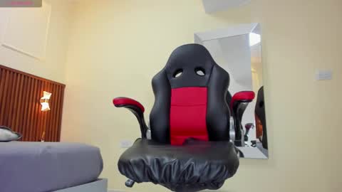 M E L I N A  online show from November 2025 08:41:01 PM