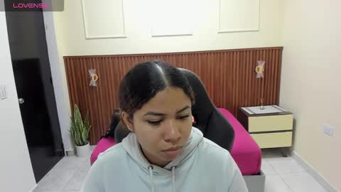 M E L I N A  online show from December 2025 07:19:02 PM