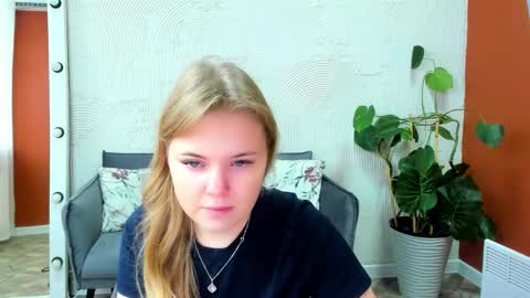 Sophia online show from September 2025 05:22:01 AM