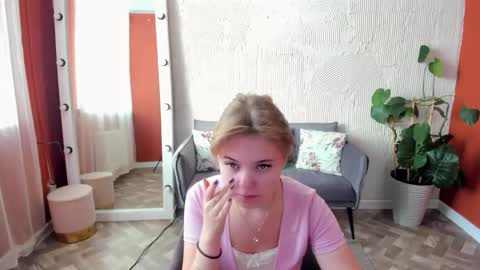 Sophia online show from September 2025 04:17:01 AM