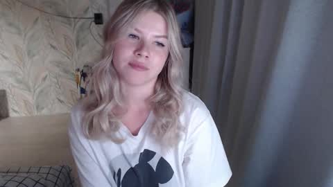 Melissa  Ray online show from September 2025 05:40:02 PM
