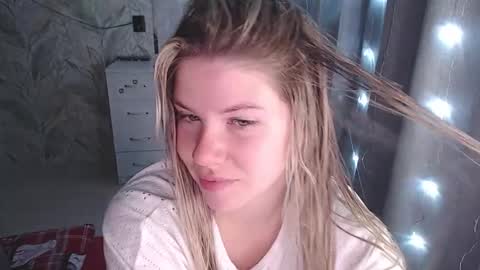 Melissa  Ray online show from November 2025 06:13:01 PM