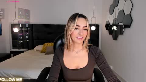Snapshot of melissamoore_ chatting on July 2026 10:24:01 AM Call me Meli online show from July 2026 10:24:01 AM