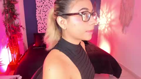 Snapshot of mell_voss chatting on August 2026 12:40:02 PM online show from August 2026 12:40:02 PM