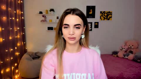 Tessa online show from December 2024 09:00:01 PM