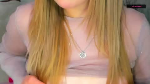 MelMooon online show from December 2024 05:11:01 PM