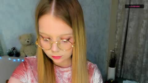 MelMooon online show from January 2025 05:43:02 PM