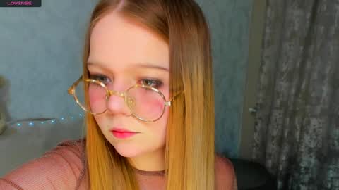 MelMooon online show from January 2025 04:20:01 PM